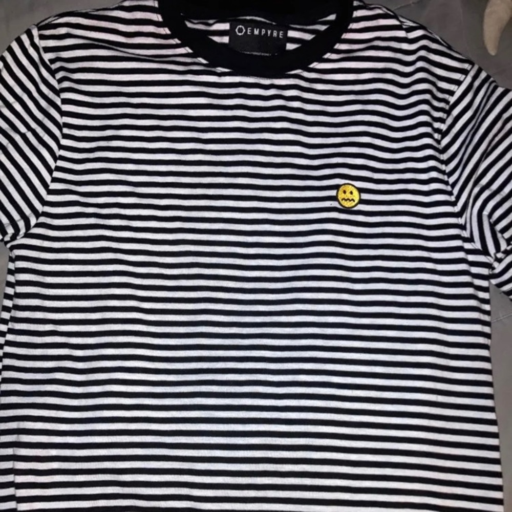 zumiez black and white shirt